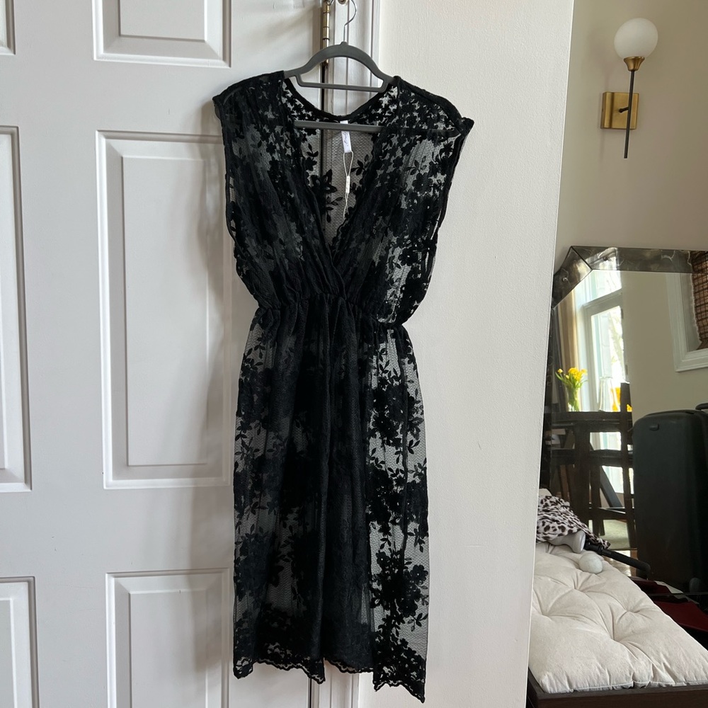 Lace Cover-Up - Picture 11 of 12